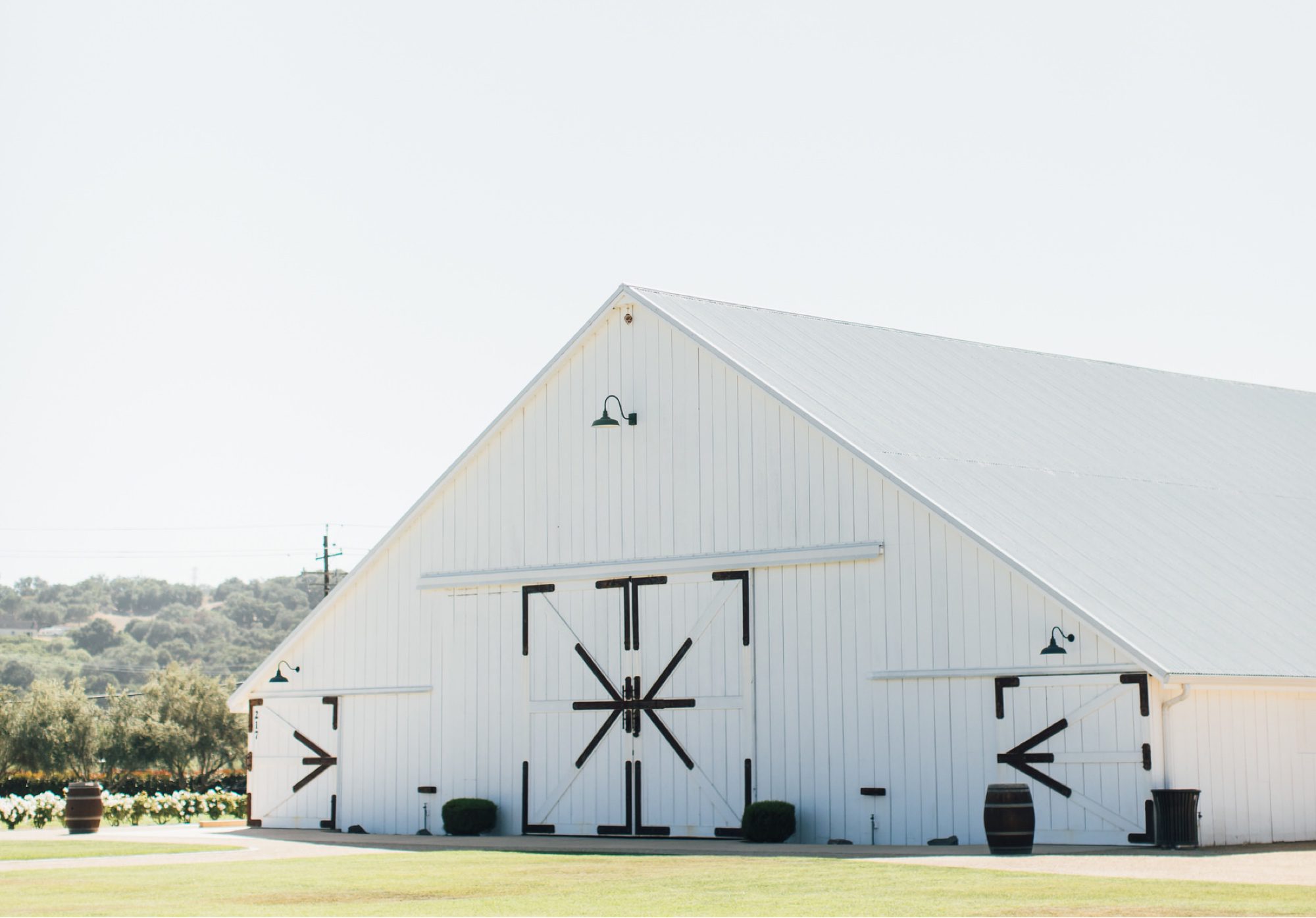 outside photo of at the White Barn Edna Valley photographed by san luis obispo wedding photographers jessica sofranko