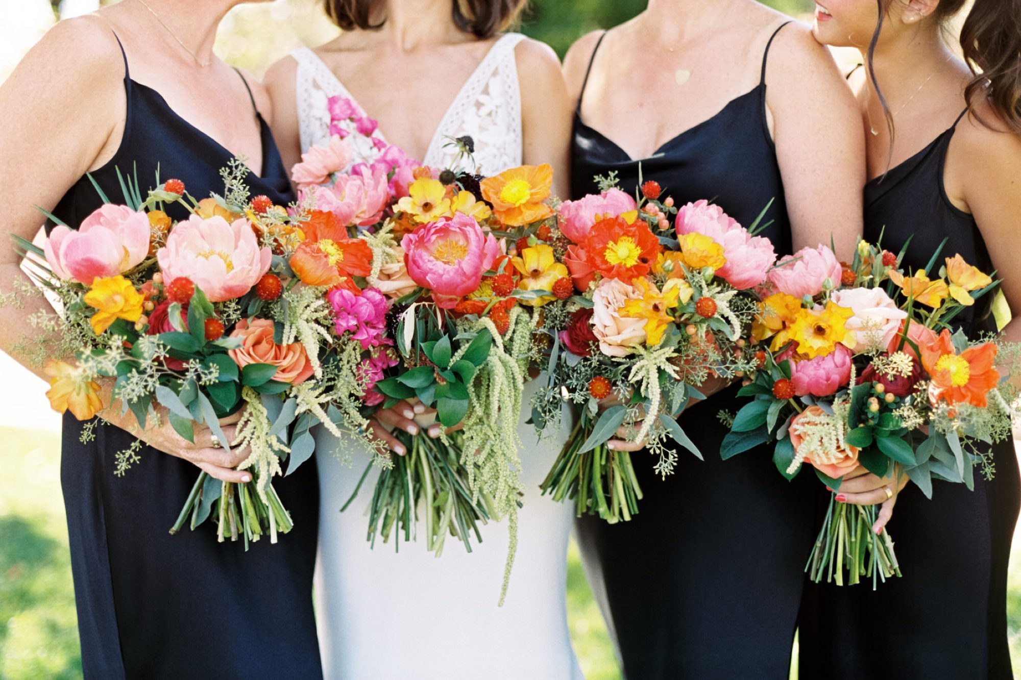 tropical Mexico inspired bouquets by Fluid Bloom at La Lomita Ranch by photographer Jessica Sofranko