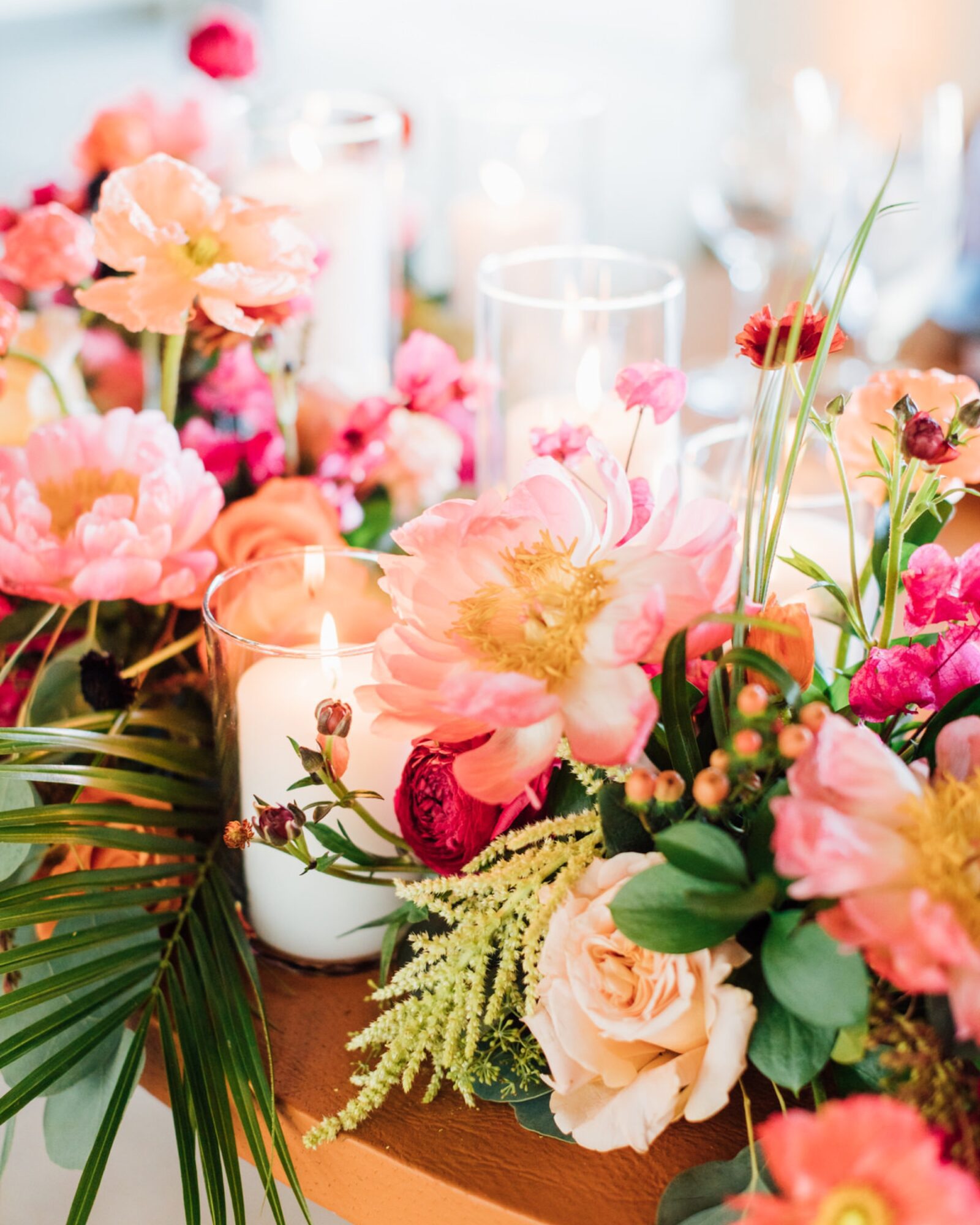 reception florals at sweetheart table by Fluid Bloom photographed by Jessica Sofranko at La Lomita Ranch