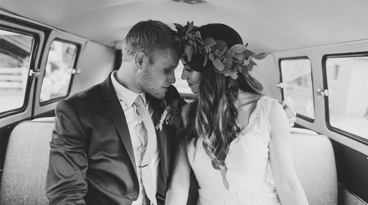 Swallow Creek fall wedding by Jessica Sofranko planned by bundle and bash